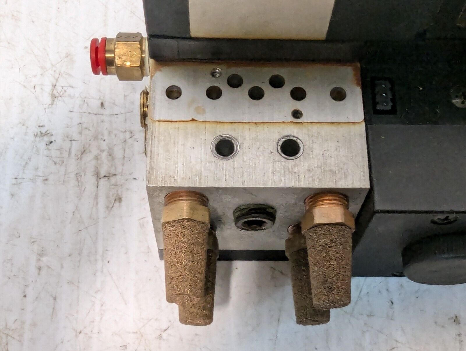 Taiyo Manifold Block w/ 3 SRS1-8S DC24V Solenoid Valves - Free Shipping