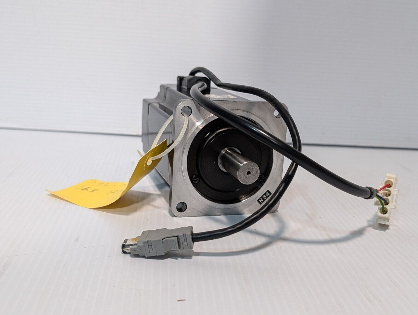 Yaskawa Electric SGMAH-08AAN21 AC Servo Motor, 2.39Nm, 200V 4.4A