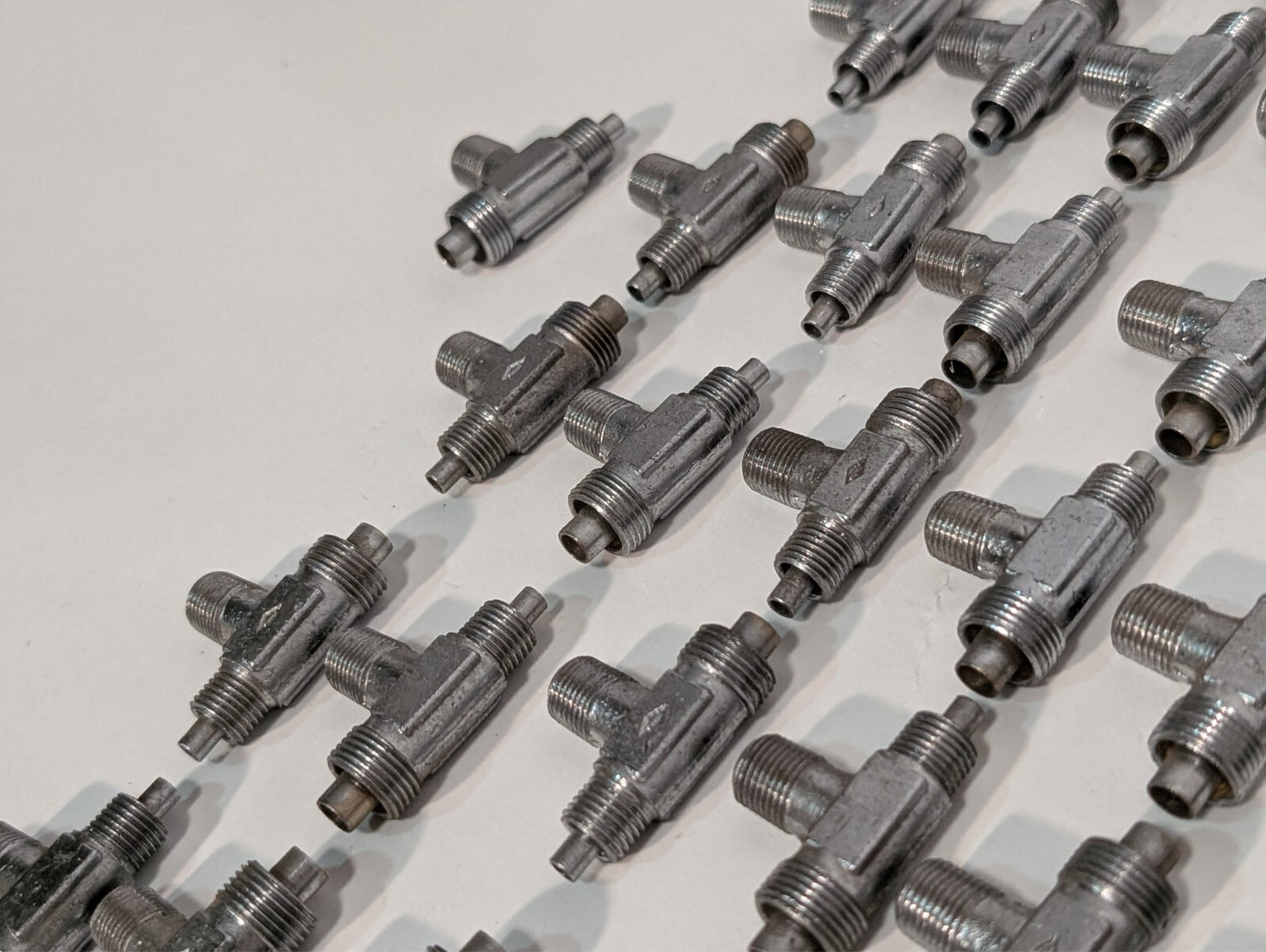 (5) Steel Tee Flared Hydraulic Tube Pipe Thread Fitting