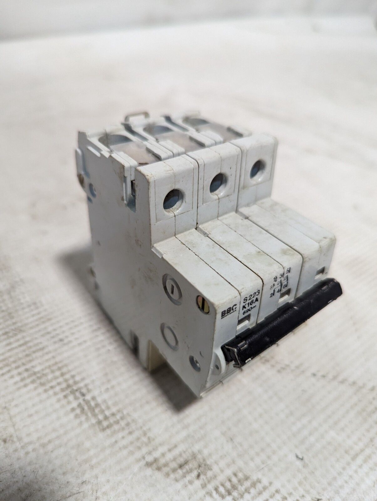Lot of 2 BBC S223 K16A Circuit Breakers, 16A