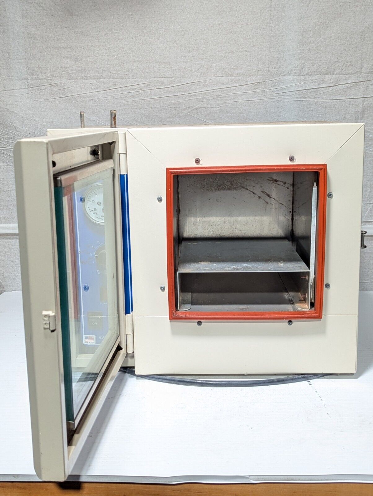 VWR Scientific 1410 Vacuum Oven, 40–225°C, 120/220VAC, w/seal, as pictured