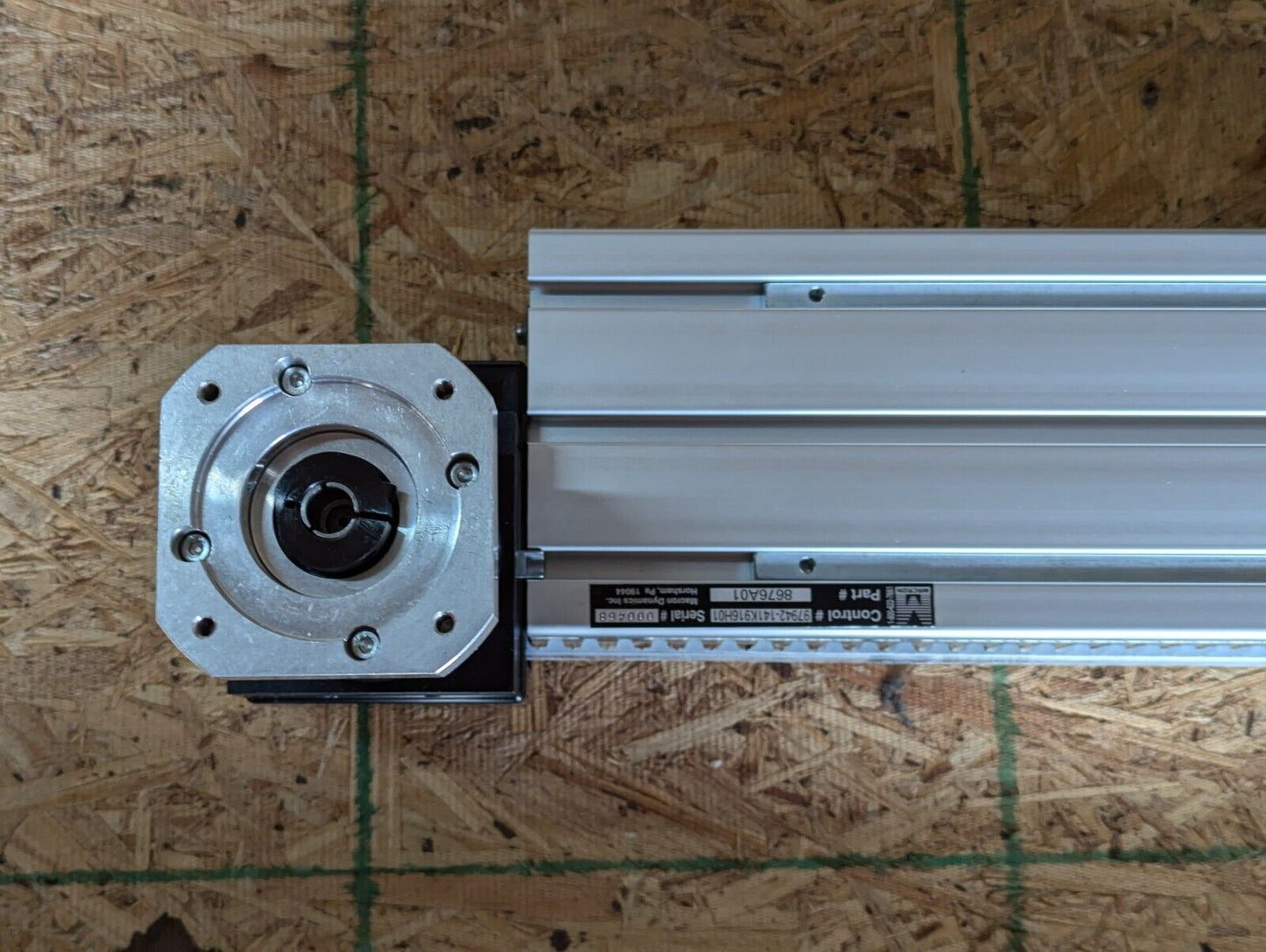 Macron 8676A01 Linear Rail Actuator w/Onvio 9000566 Reducer / 3915-11-000-0415