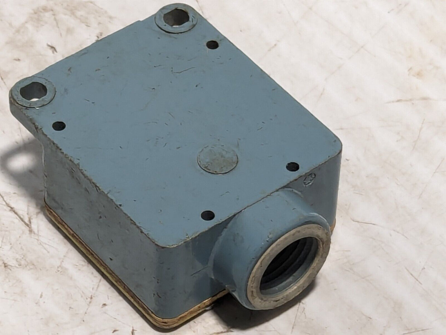 Telemechanique XCKL106 LIMIT SWITCH, Specs In Pics - Free Shipping