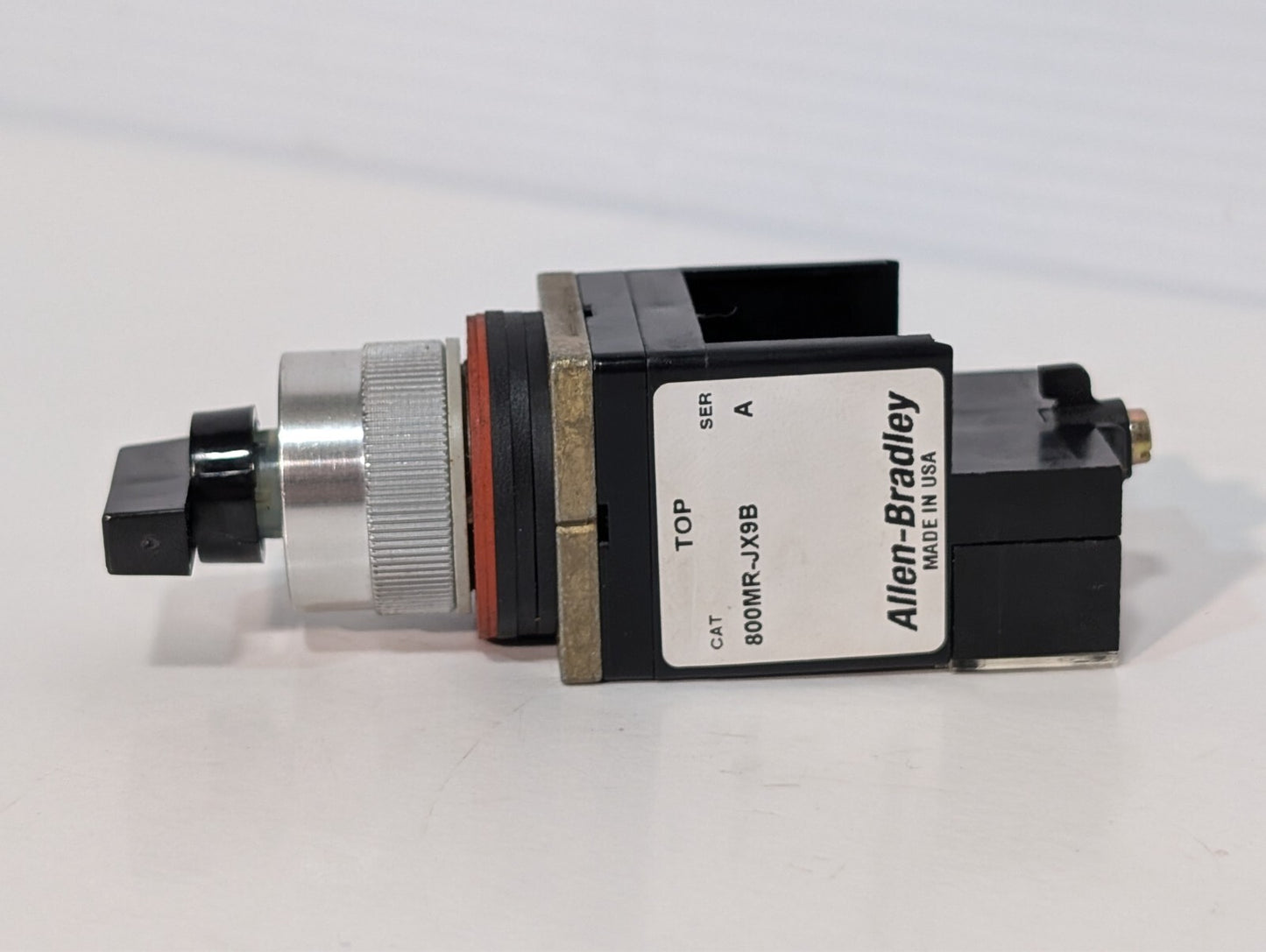 Allen Bradley 800MR-JX9B Ser. A 3 Pos Momentary Oil Tight Selector Switch
