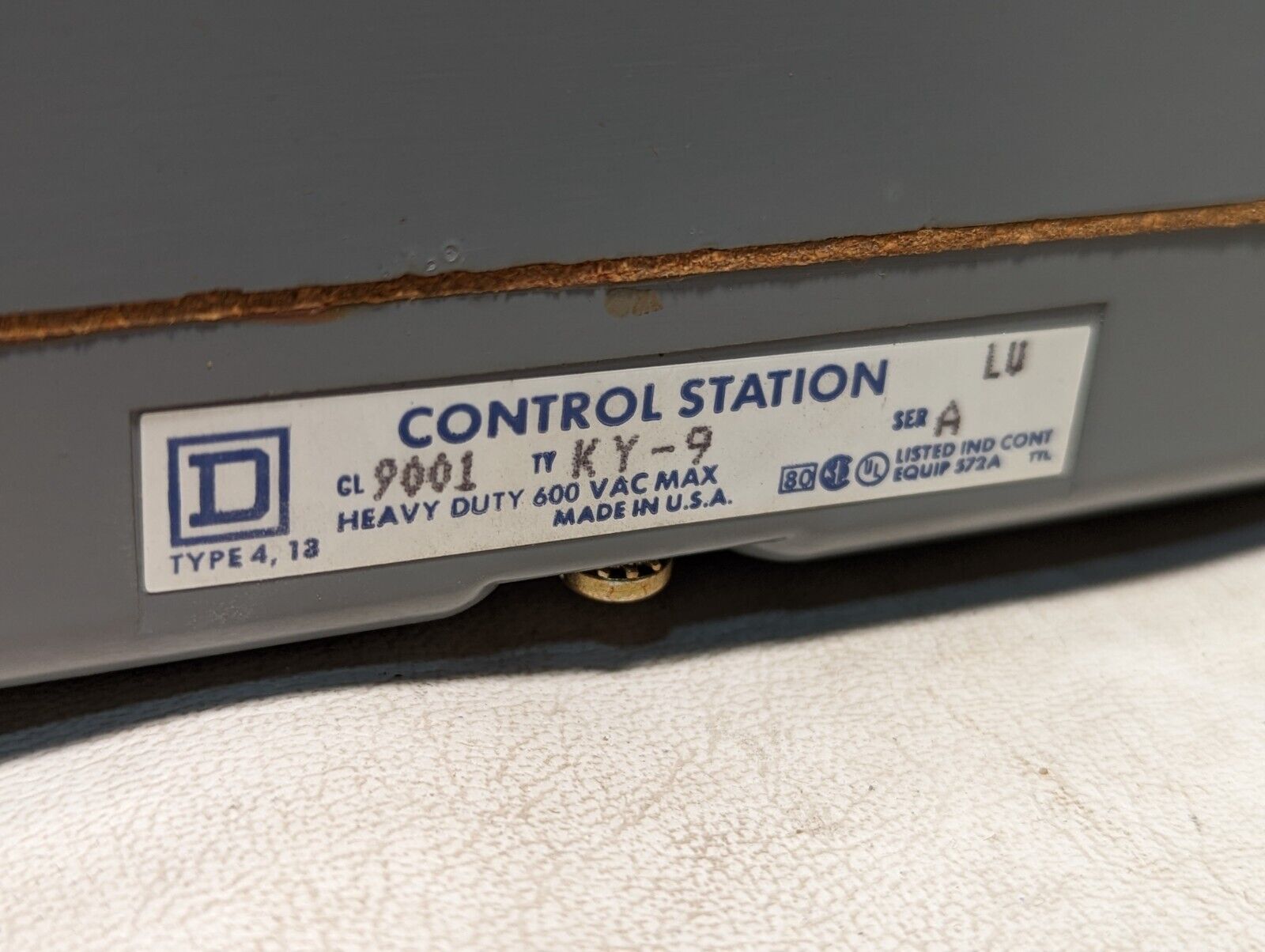 Square D 9001-KY9 9-unit enclosure, die cast aluminum, heavy duty, 600VAC max