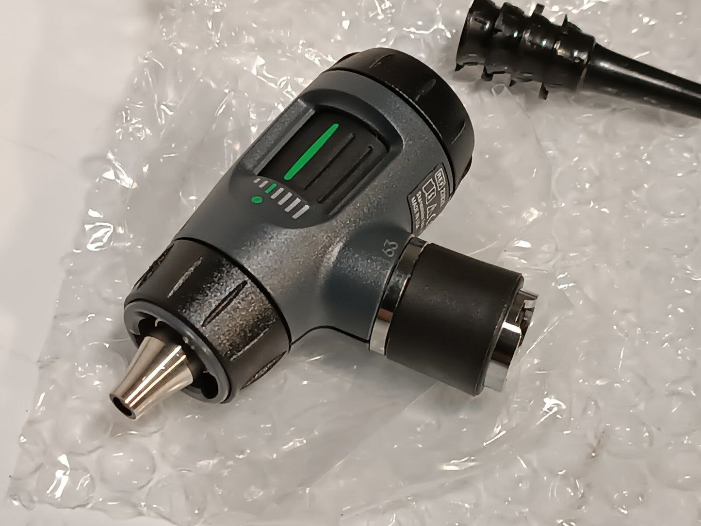 Welch Allyn 23820 MacroView Plus Otoscope takes 3.5V Halogen, 901021