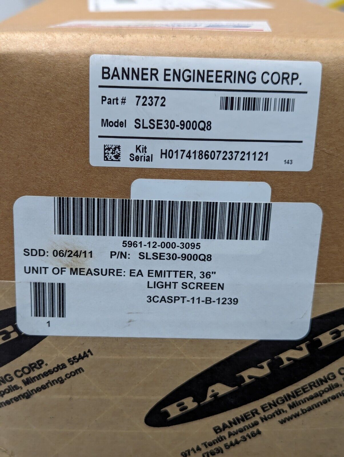 Banner SLSE30-900Q8 EZ-Screen EA Emitter, 36" Light Screen - Free Shipping