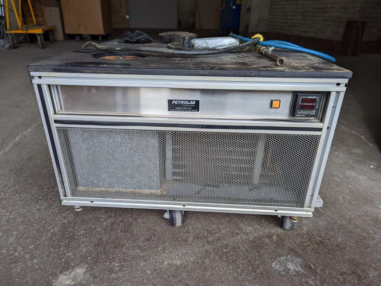 Petrolab 589 cloud and pour unit, 115VAC, seemingly burn damage on the back