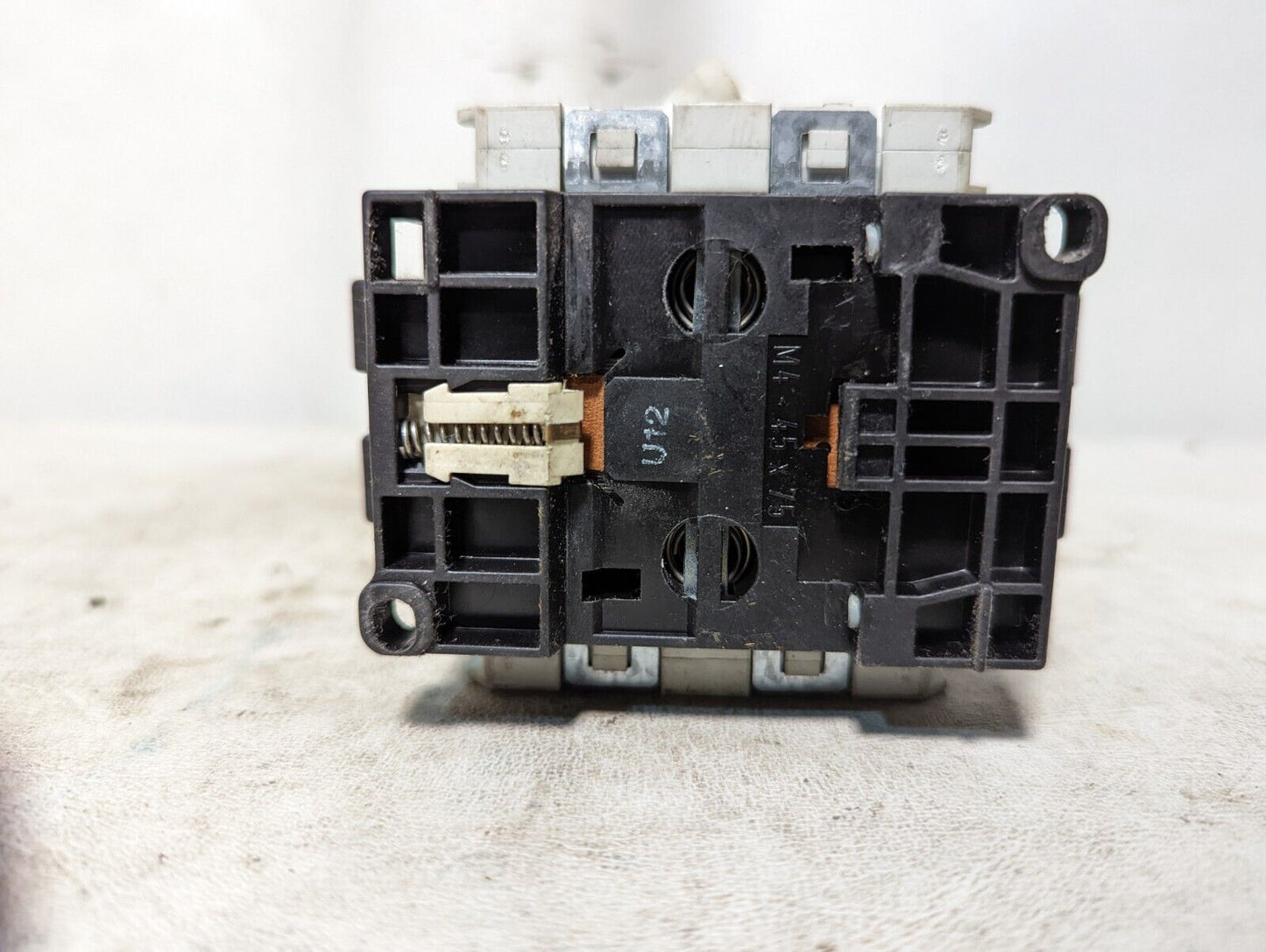 Siemens 3TF44 motor starter, 3TF4422-0A, 115-690VAC, 31HP max