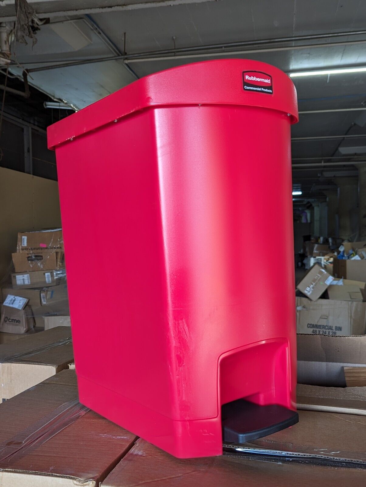 Rubbermaid 1883565 Slim Jim red resin 30L/8gal plastic step-on container