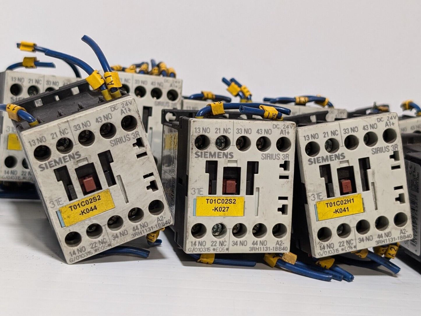 (13) Siemens Sirius 3RH1131-1BB40 Auxiliary Contactor 6A 24V 1.1kW 3 Pole Coil