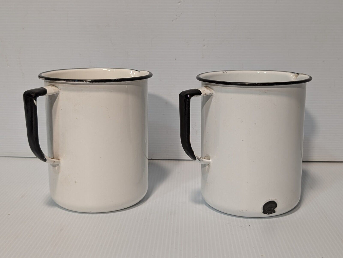 Lot of 2 white enamel lab beakers measures to 2,000ml - Free Shipping