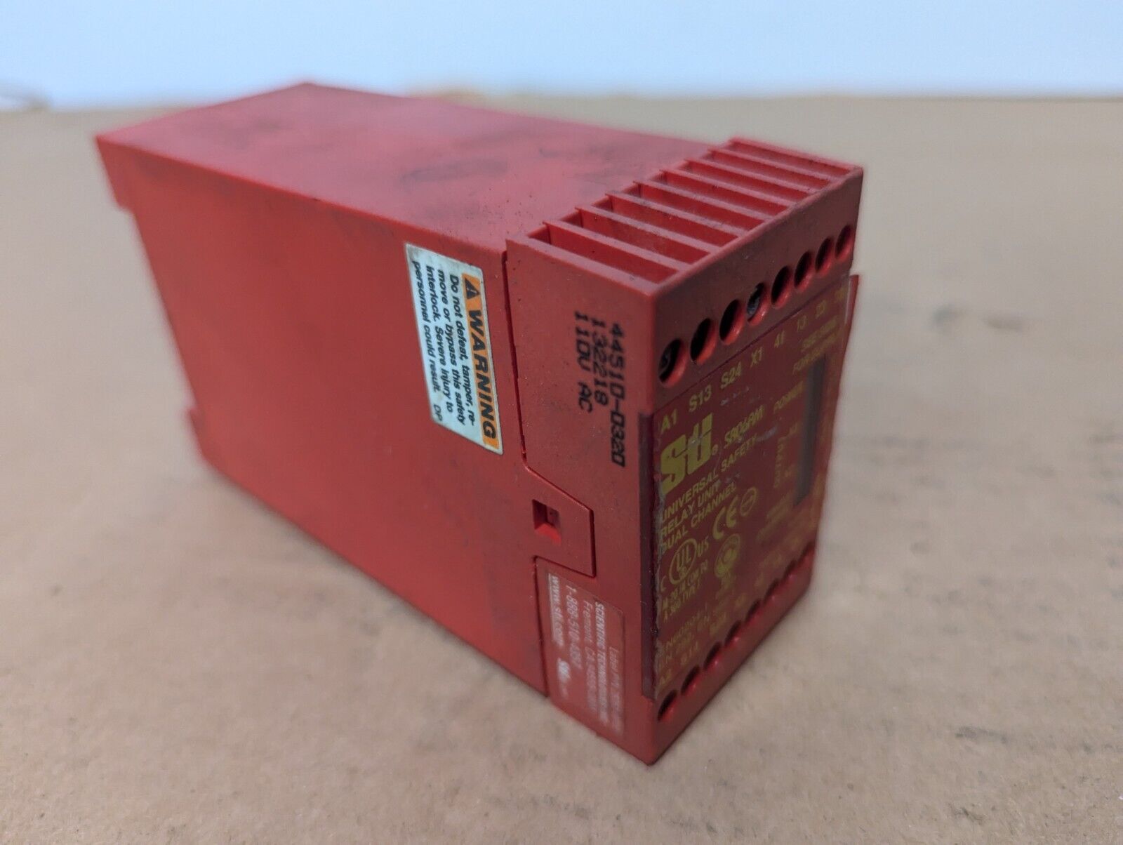 STI SA06AM Universal Monitoring Safety Relay Unit Dual Channel - Free Shipping