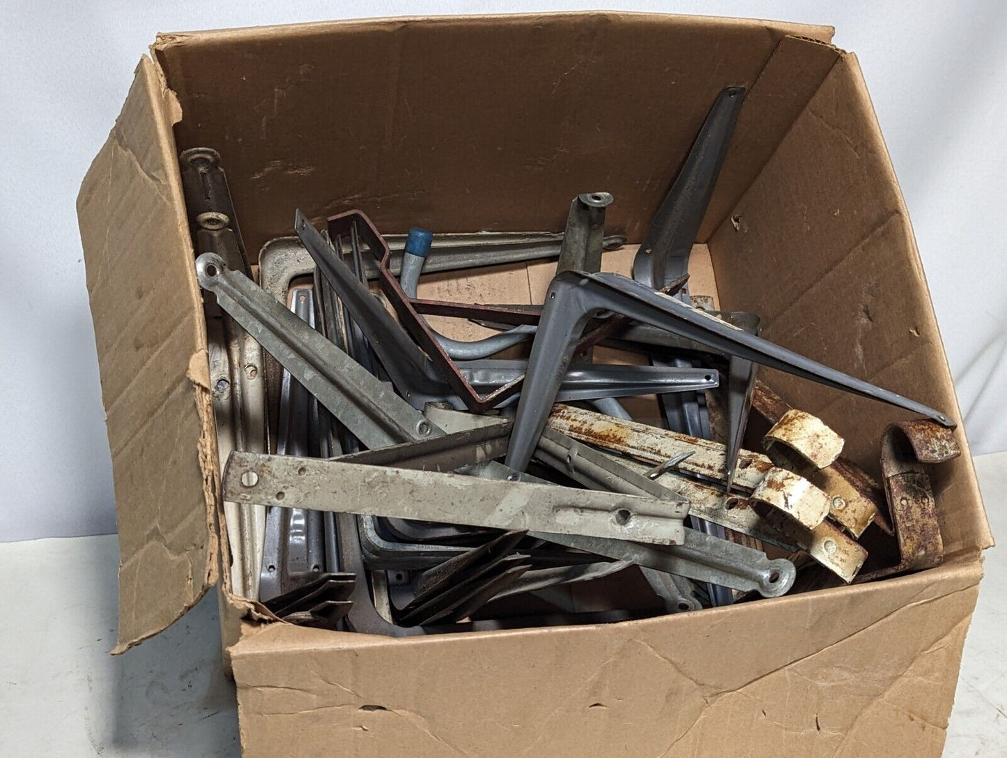 Lot of assorted vintage angle brackets, nice patina