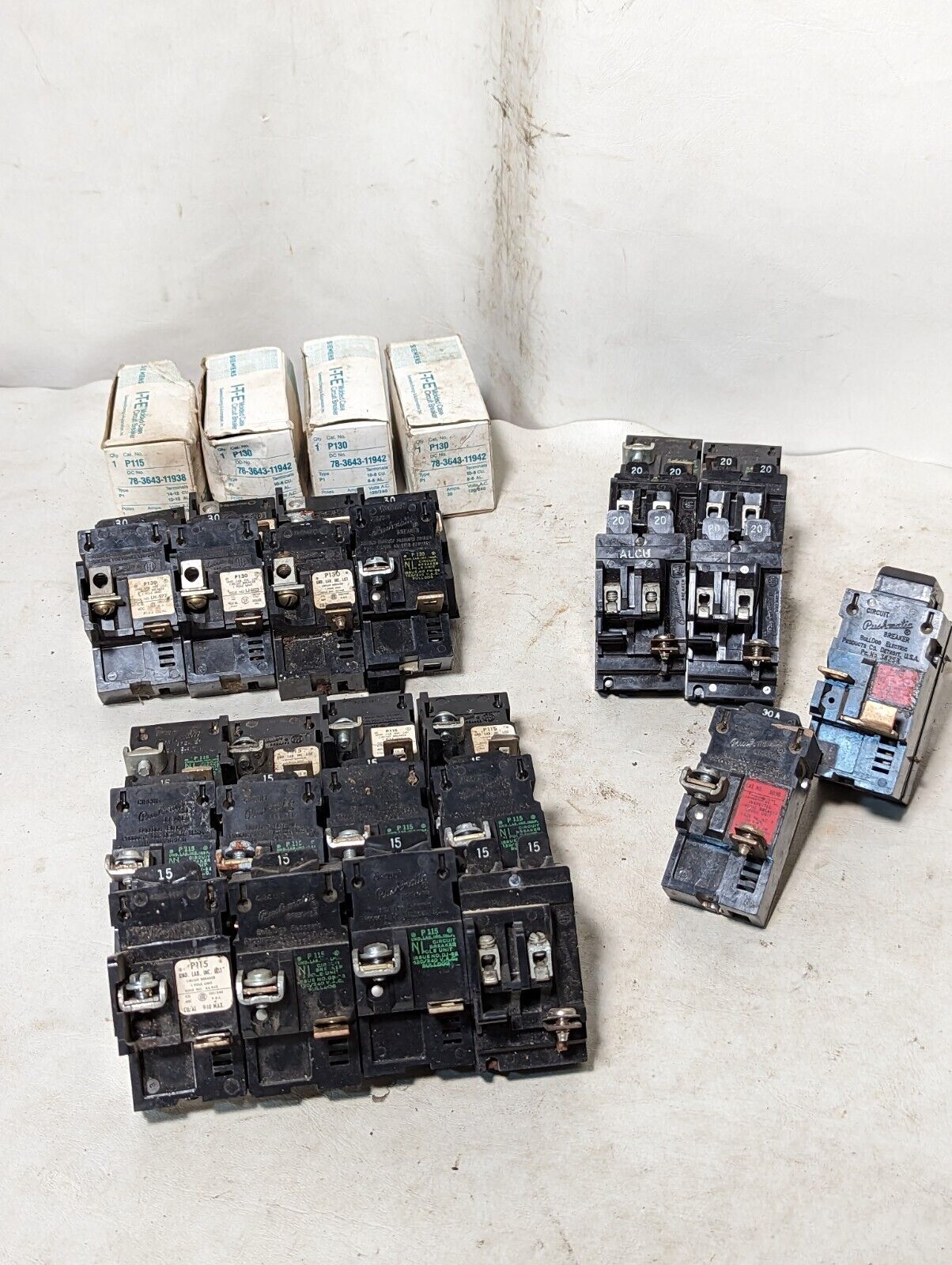 Lot of 29 Pushmatic breakers as pictured: 8xP115, 12xP130, 4xP2020, 1xP260