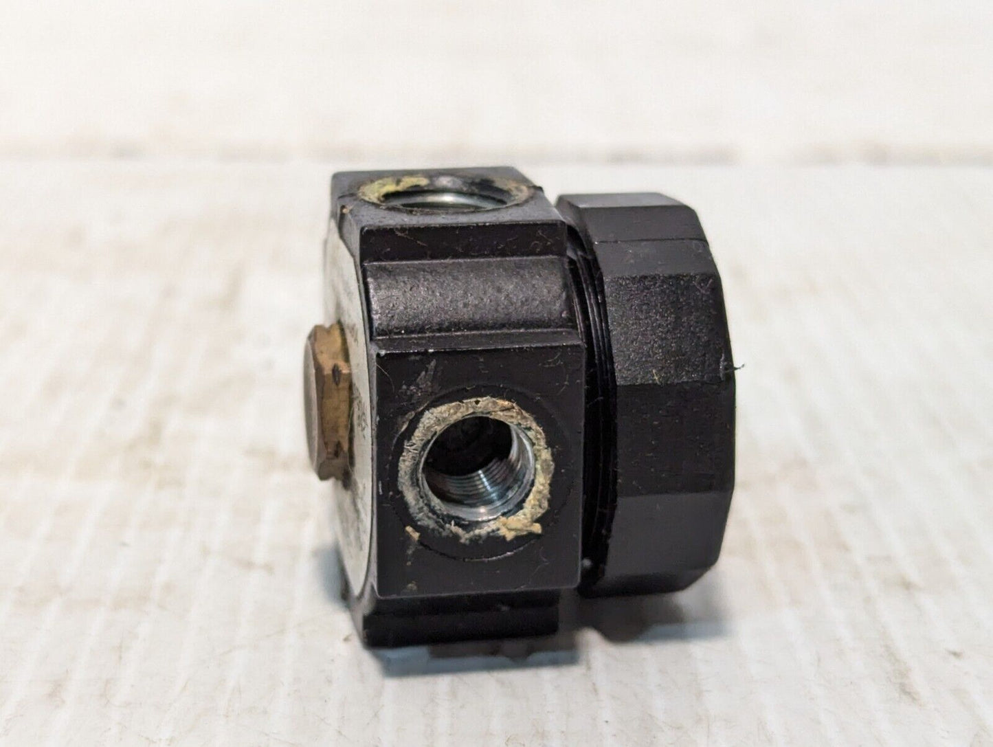 WATTS R384-02C 1/4in 0/125 PSI MINATURE REGULATOR - Free Shipping