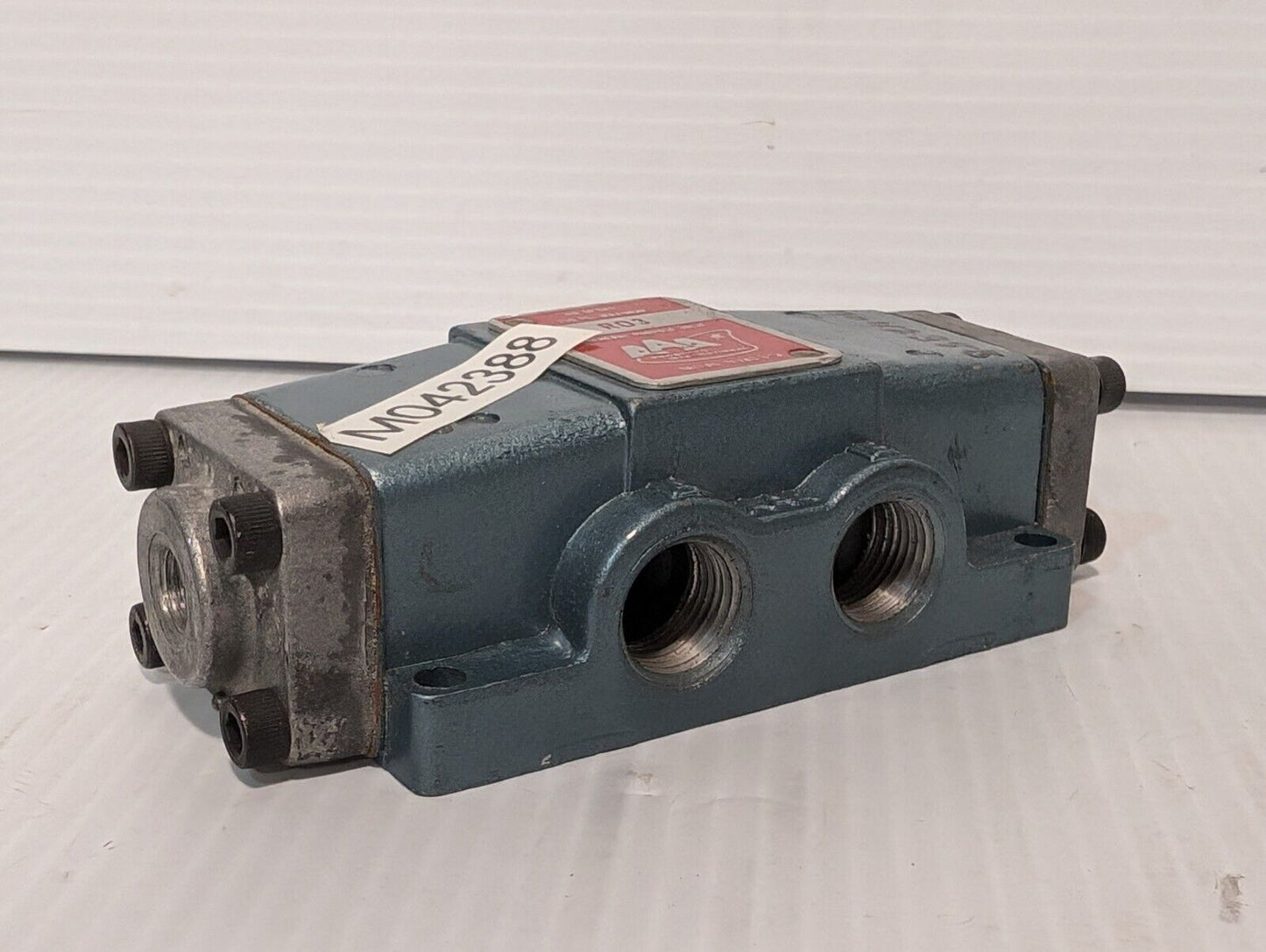 AAA Products RO3 Air or Gas Operated Valve, 3/8" NPTF, Spring Return, 250psi Max