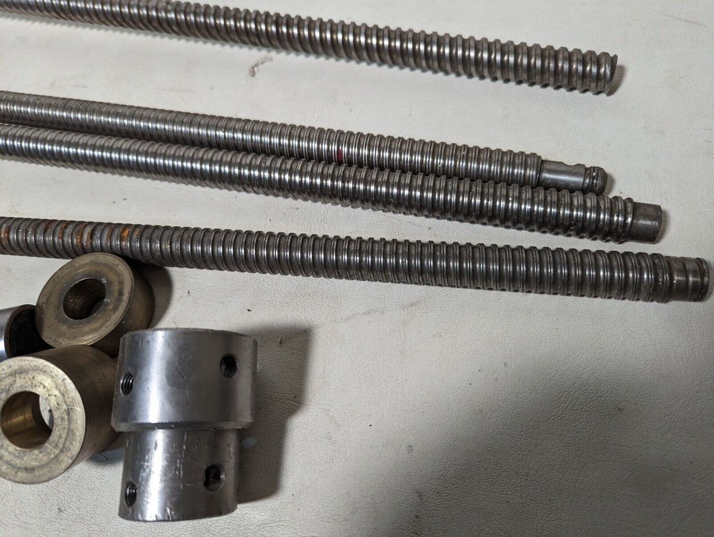 Lot of 4 feed screws, 3x 32 inches, 1x 36 inches long, plus some extras