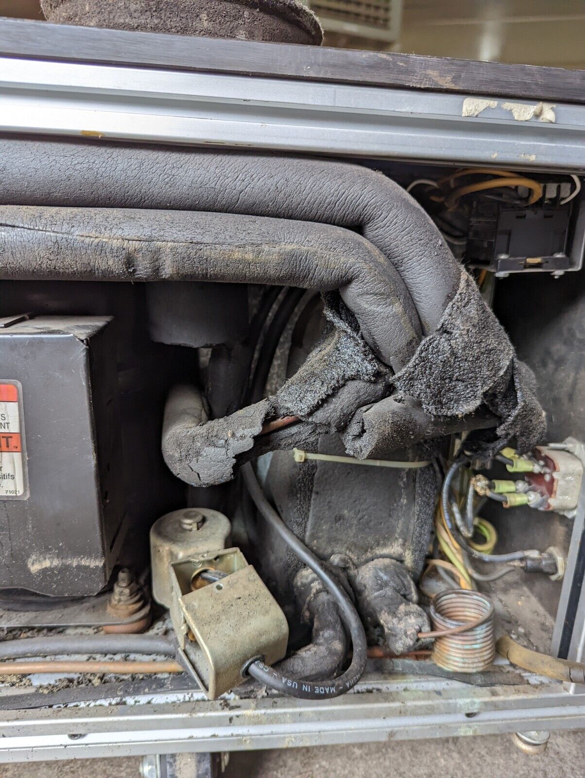 Petrolab 589 cloud and pour unit, 115VAC, seemingly burn damage on the back