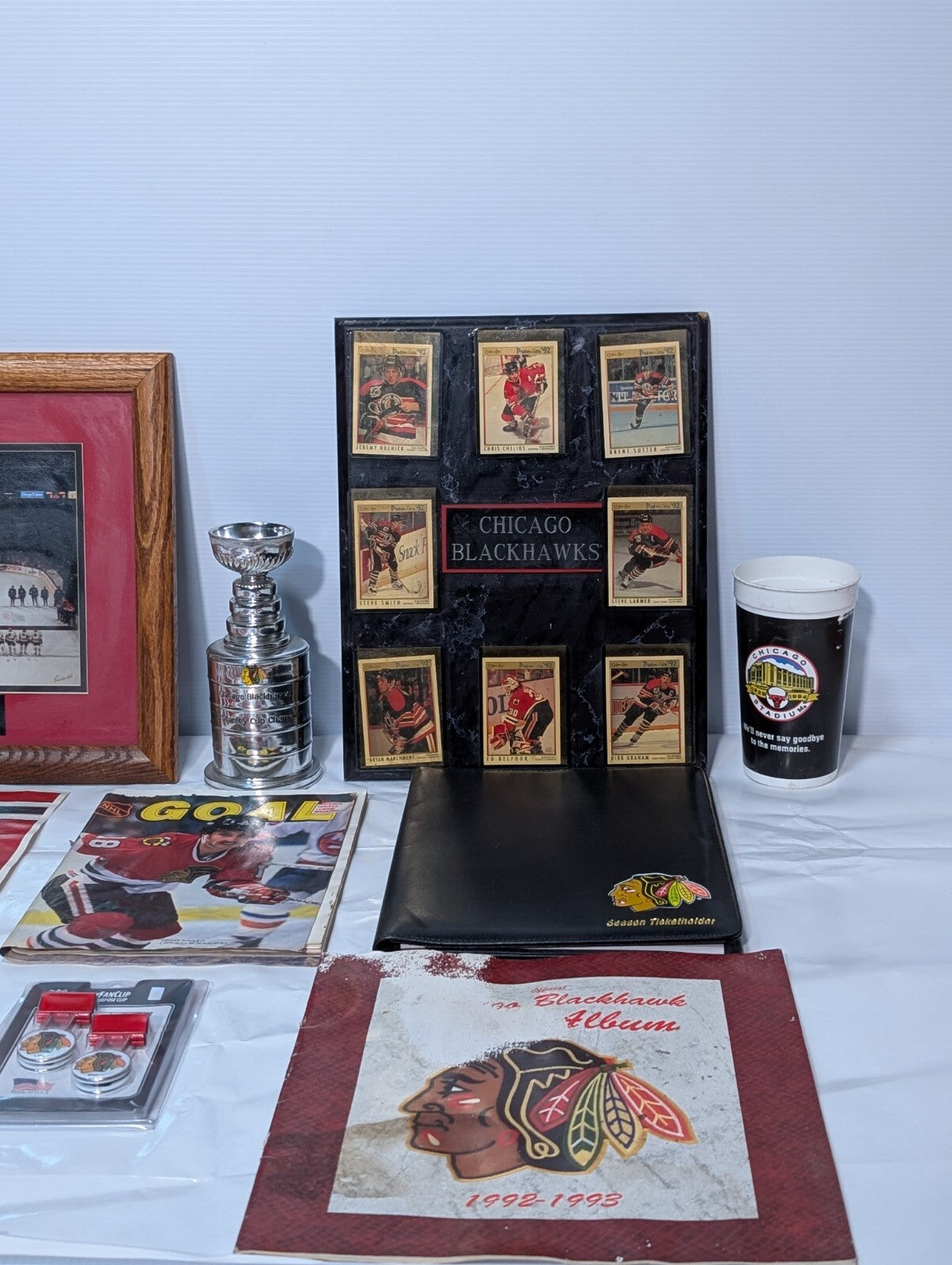 Lot of 10 Pieces - Chicago Blackhawks Collectables \ Memorabilia