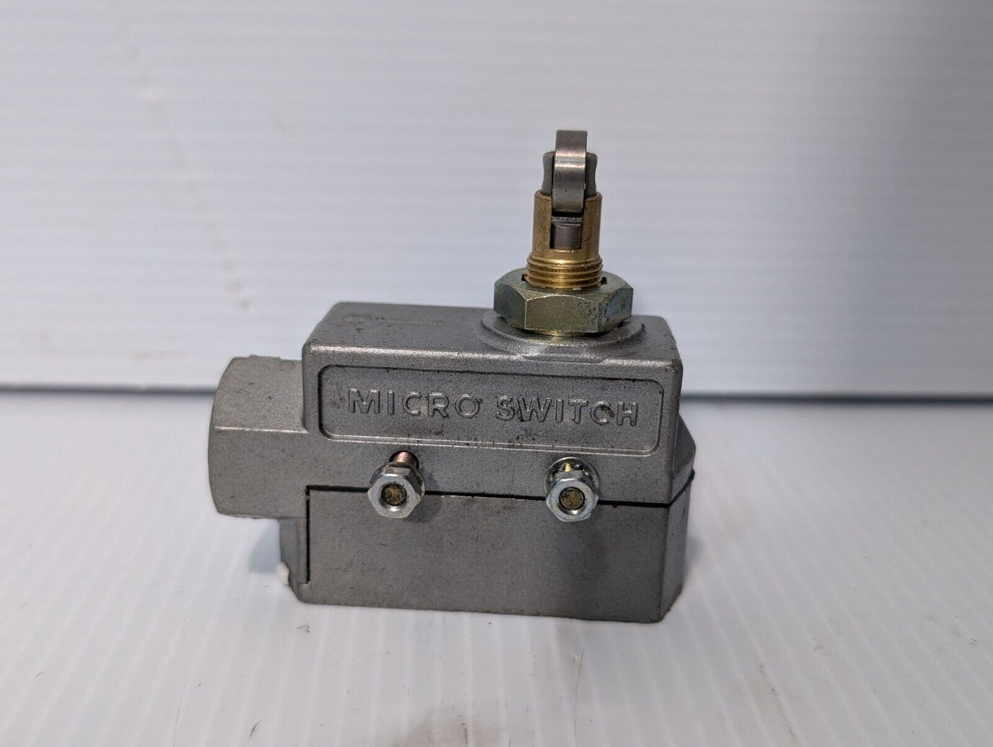 Yamatake Honeywell BZE6-2RQ81-J Micro Switch/Limit Switch - Free Shipping