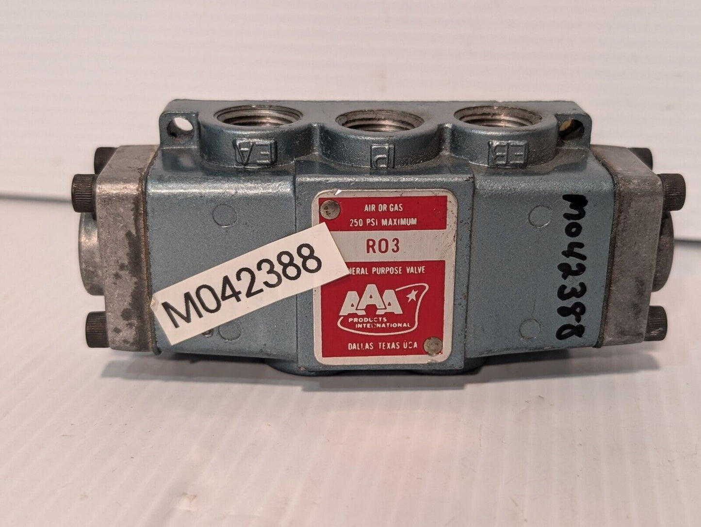 AAA Products RO3 Air or Gas Operated Valve, 3/8" NPTF, Spring Return, 250psi Max