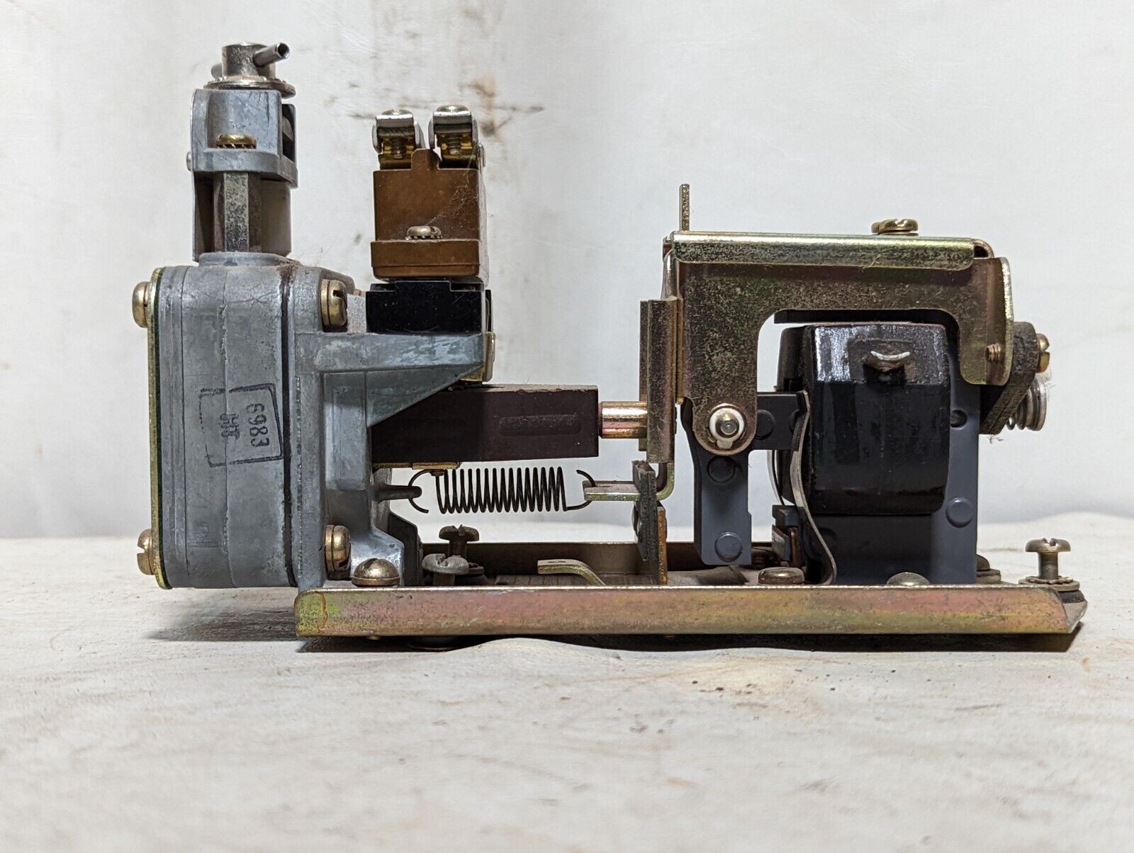 Square D 9050-B05E pneumatic timing relay, timing range 0.2-180 seconds