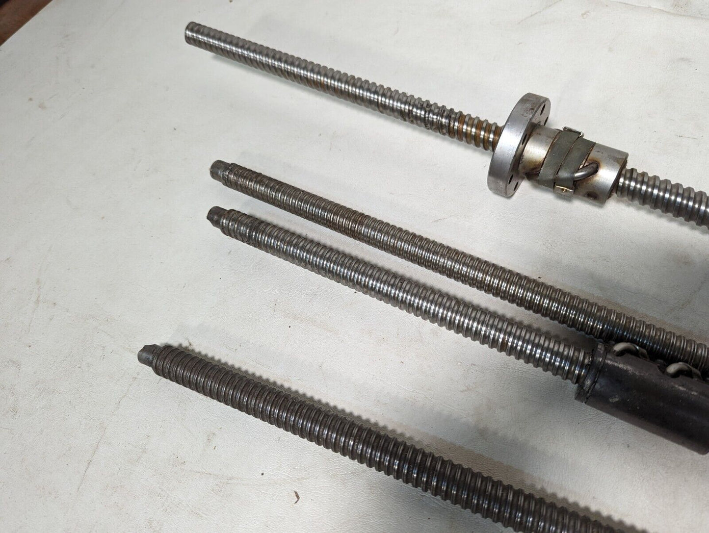 Lot of 4 feed screws, 3x 32 inches, 1x 36 inches long, plus some extras