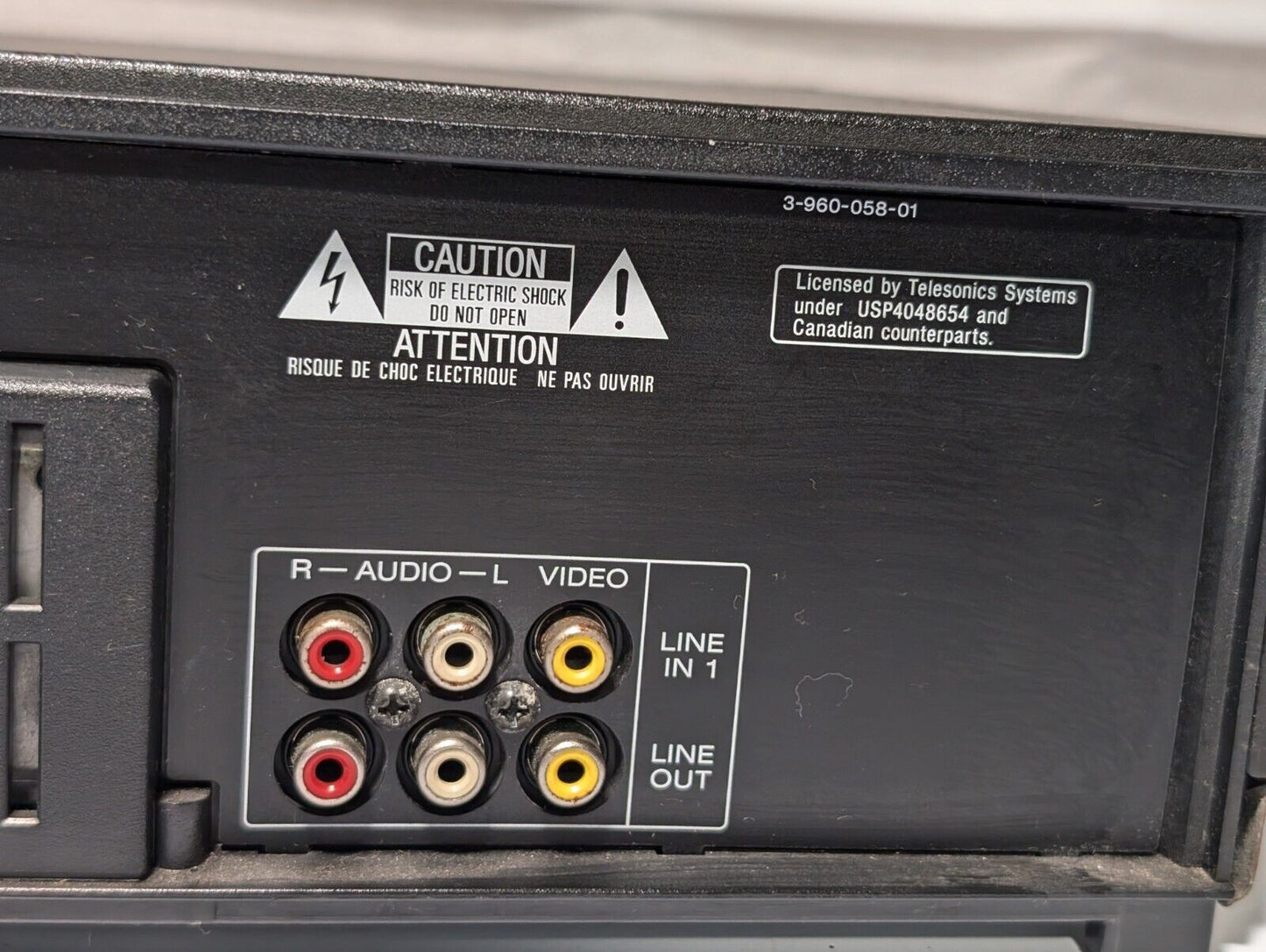 Sony SLV-940HF VCR-Plus Hi-Fi Stereo VHS VCR, Flying Erase Head, No Remote