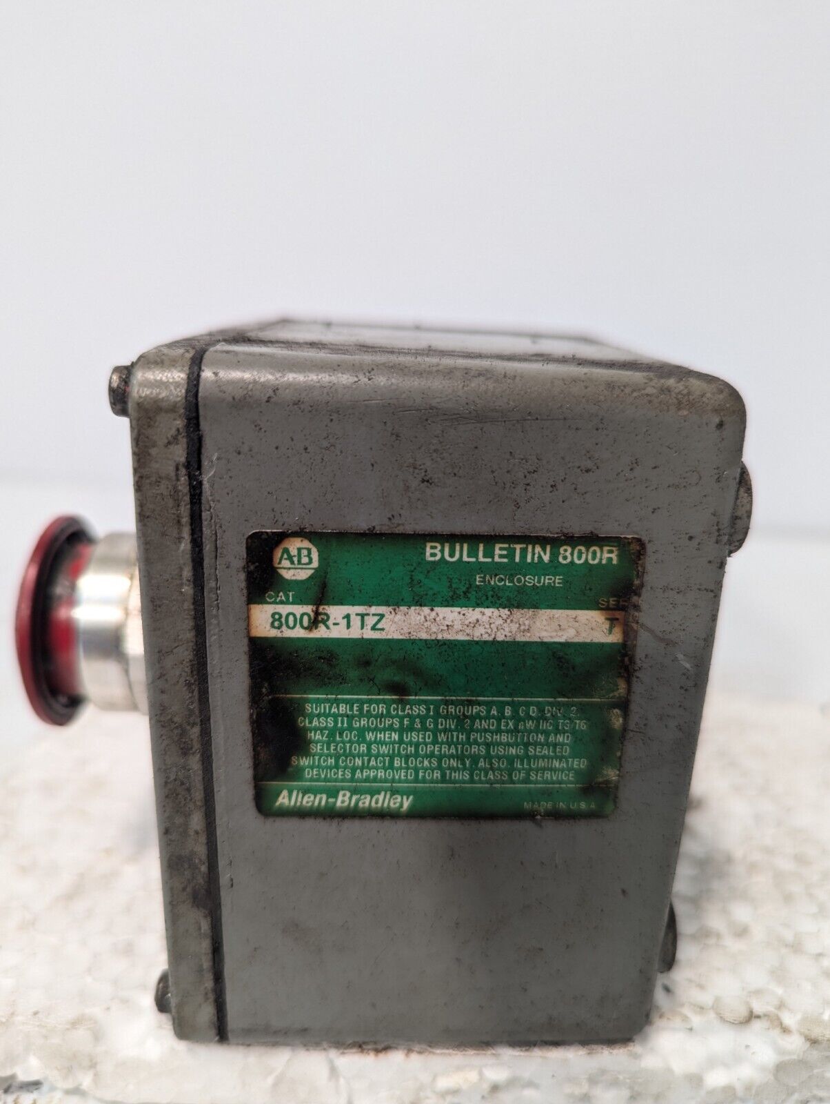 ALLEN BRADLEY 800R-1TZ enclosure with red emergency push button