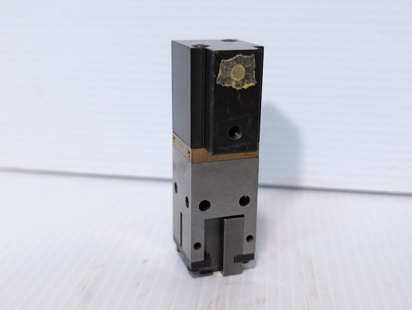 5-723-00047-1 Finger Parallel Gripper or Linear Bearing Actuator Slide