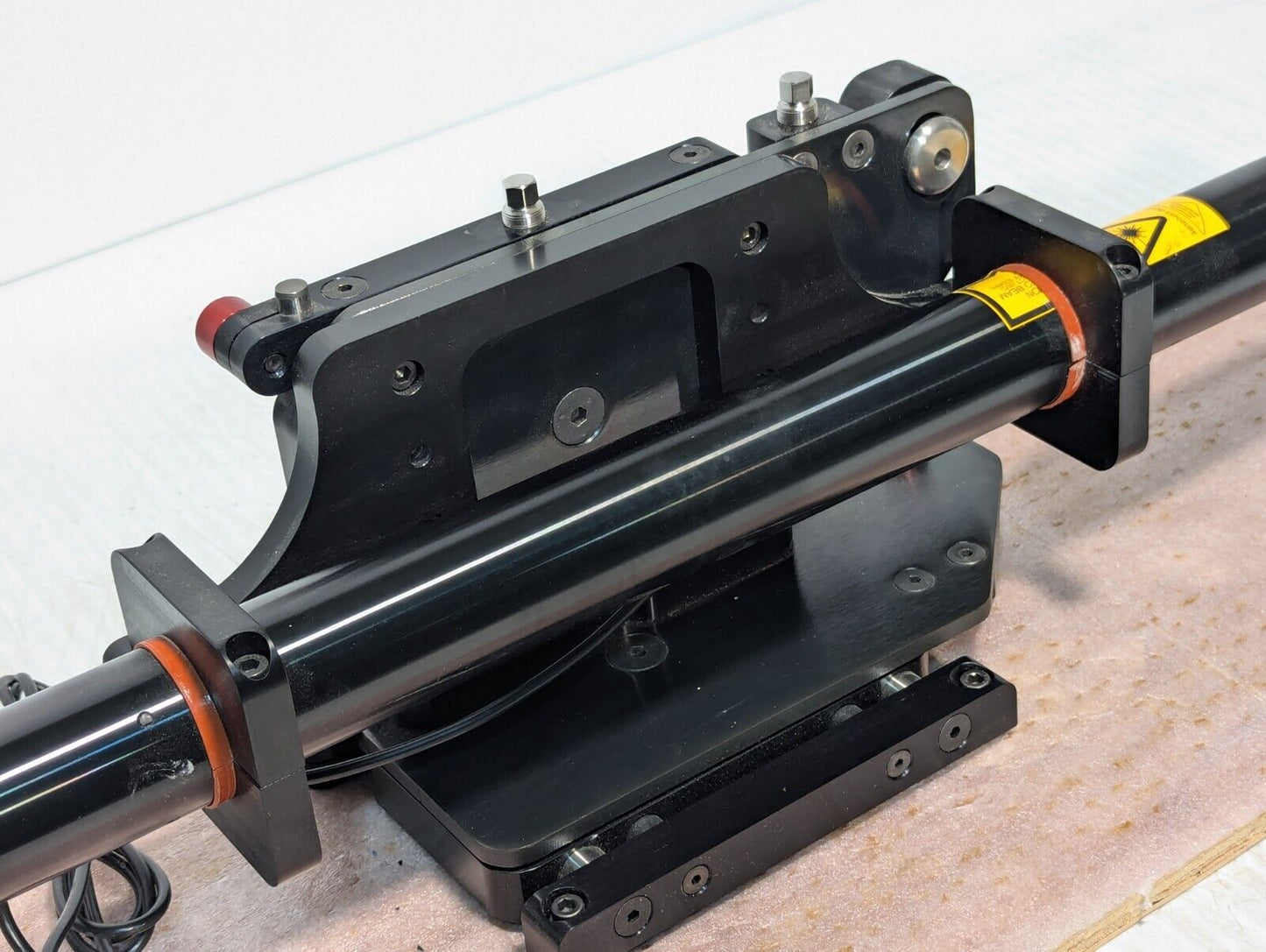 JDS Uniphase 1144P Helium Neon Gas Laser Tube & 14-10059-00 Mount -Free Shipping