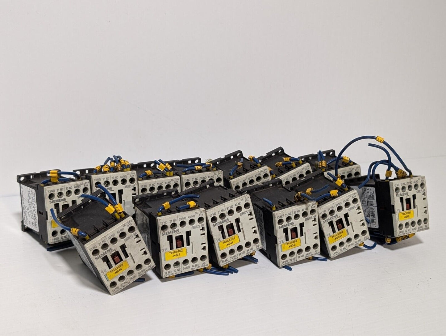 (13) Siemens Sirius 3RH1131-1BB40 Auxiliary Contactor 6A 24V 1.1kW 3 Pole Coil