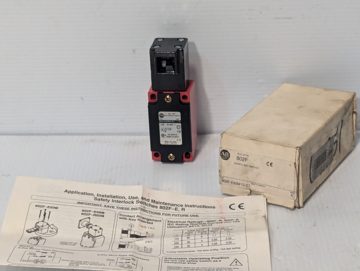 Allen Bradley 802F-E60M10 Safety Key Interlock Switch, Ser. A, 10a, 300VAC