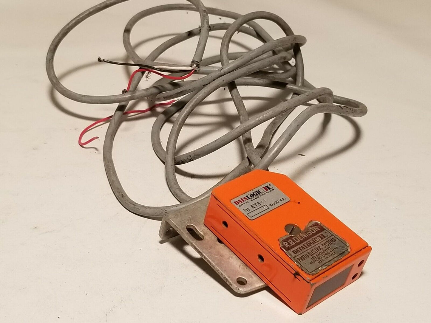 DataLogic DL optic electronics ET3-11 10-30VDC with bracket
