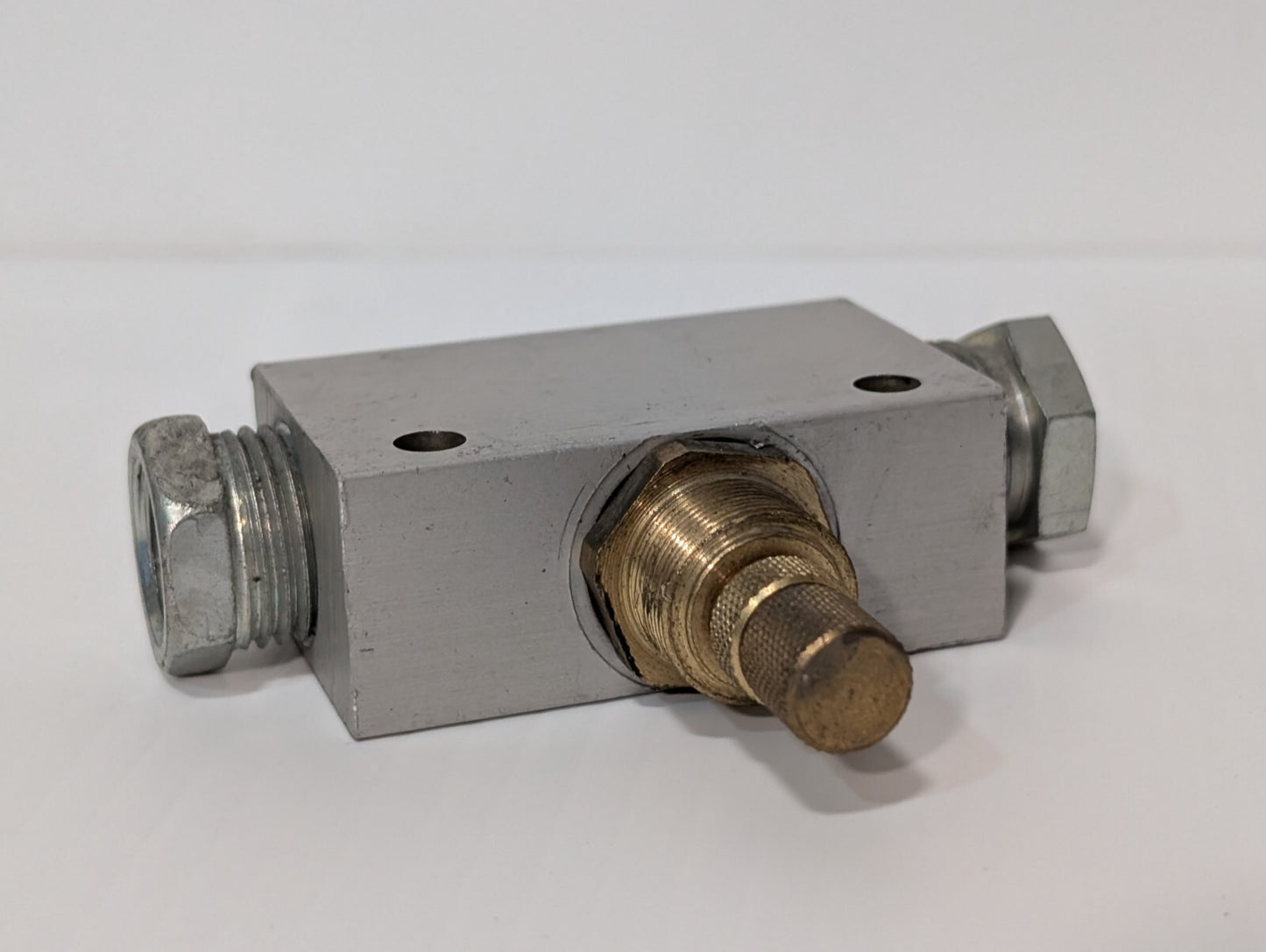 Aignep 8860-1/2 Bi-Directional In-Line Flow Regulator 7 Bar Inlet Pressure