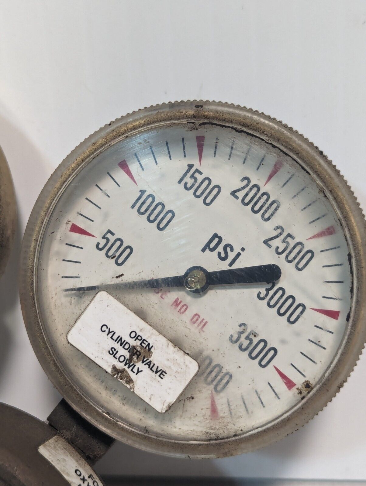 Unbranded Oxygen Regulator With 4000 PSI and 60 PSI Gauges - Free Shipping