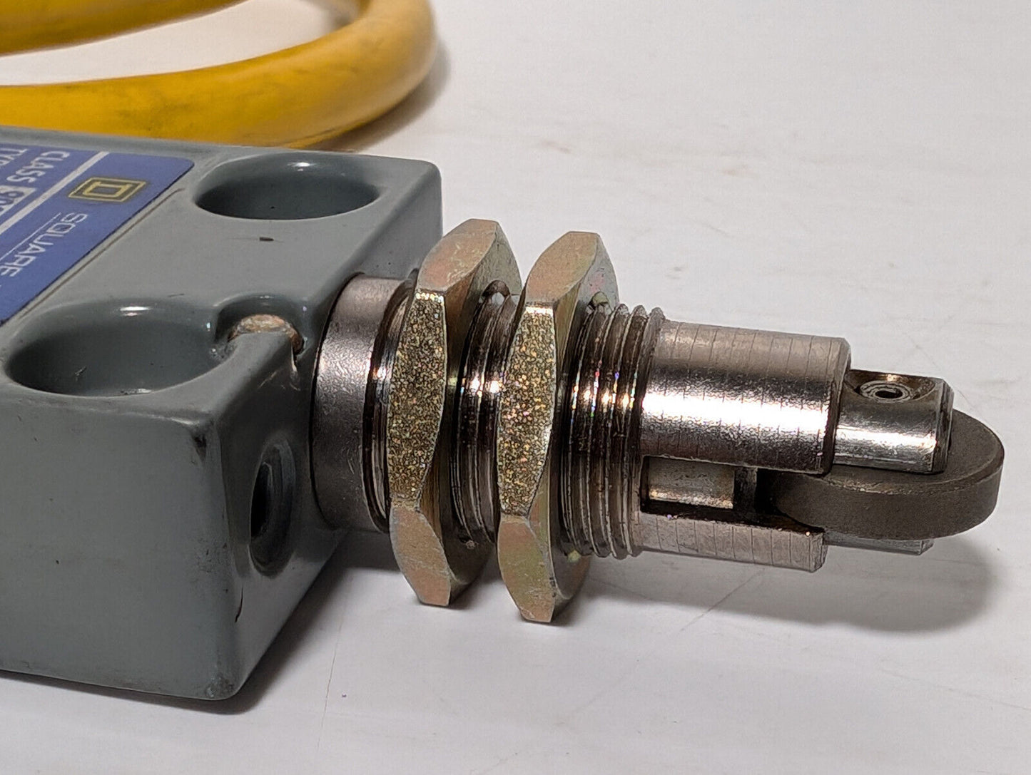 Square D MS07G0100 Class 9007, Ser B Limit Switch, Sensor, Plunger, Roller, SPDT