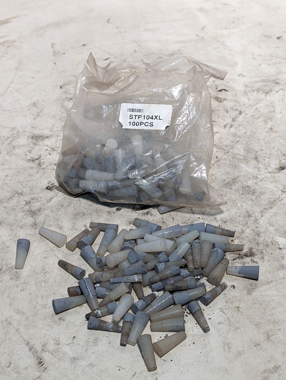 Bag of STP104XL Silicone Tapered Plugs - 0.437" x 0.250" x 1", up to 600F