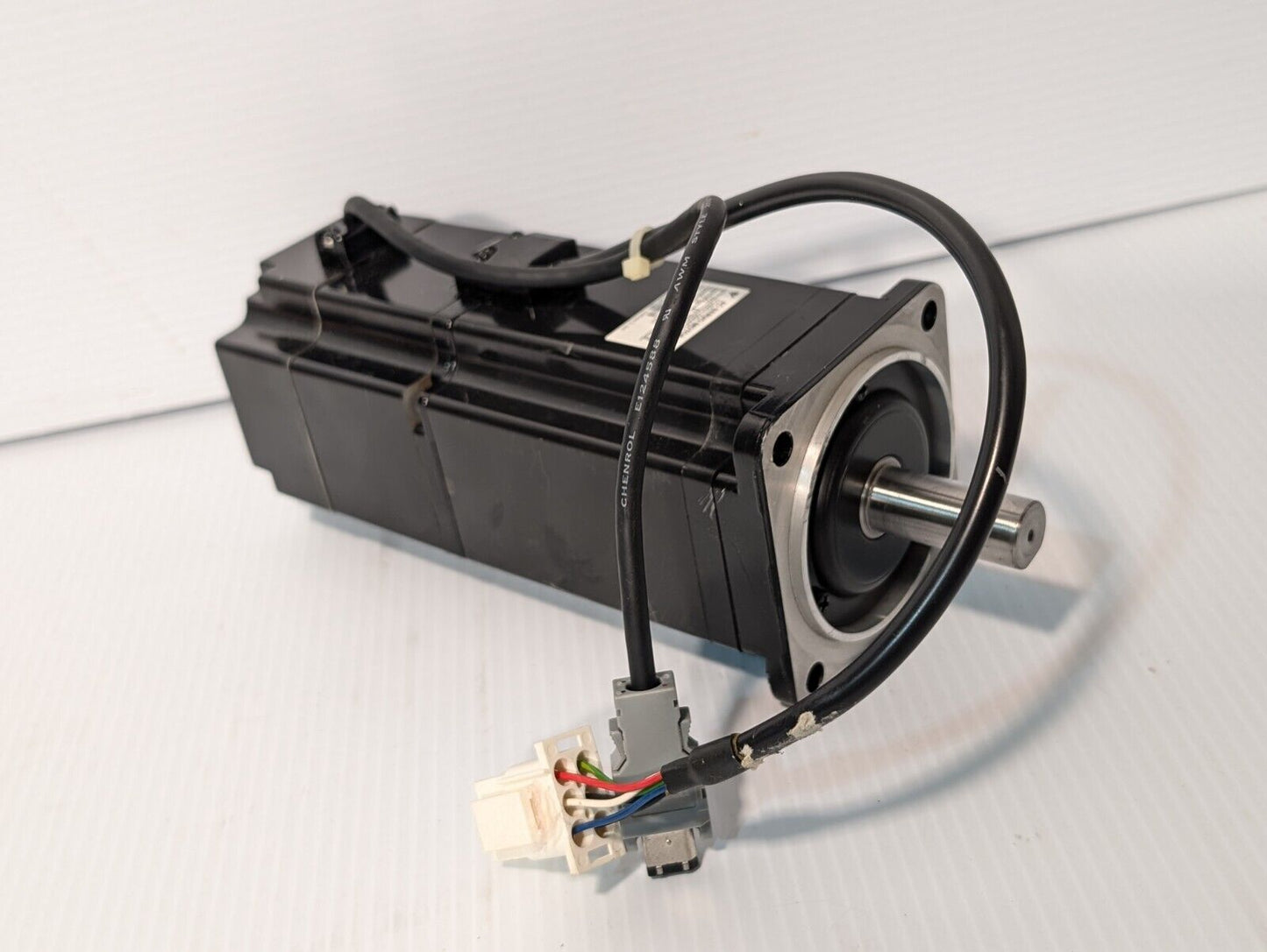 Yaskawa Electric SGMAH-08AAF2C AC Servo Motor, 750W, 200V, 4.4A, 2.39Nm, 3000rpm
