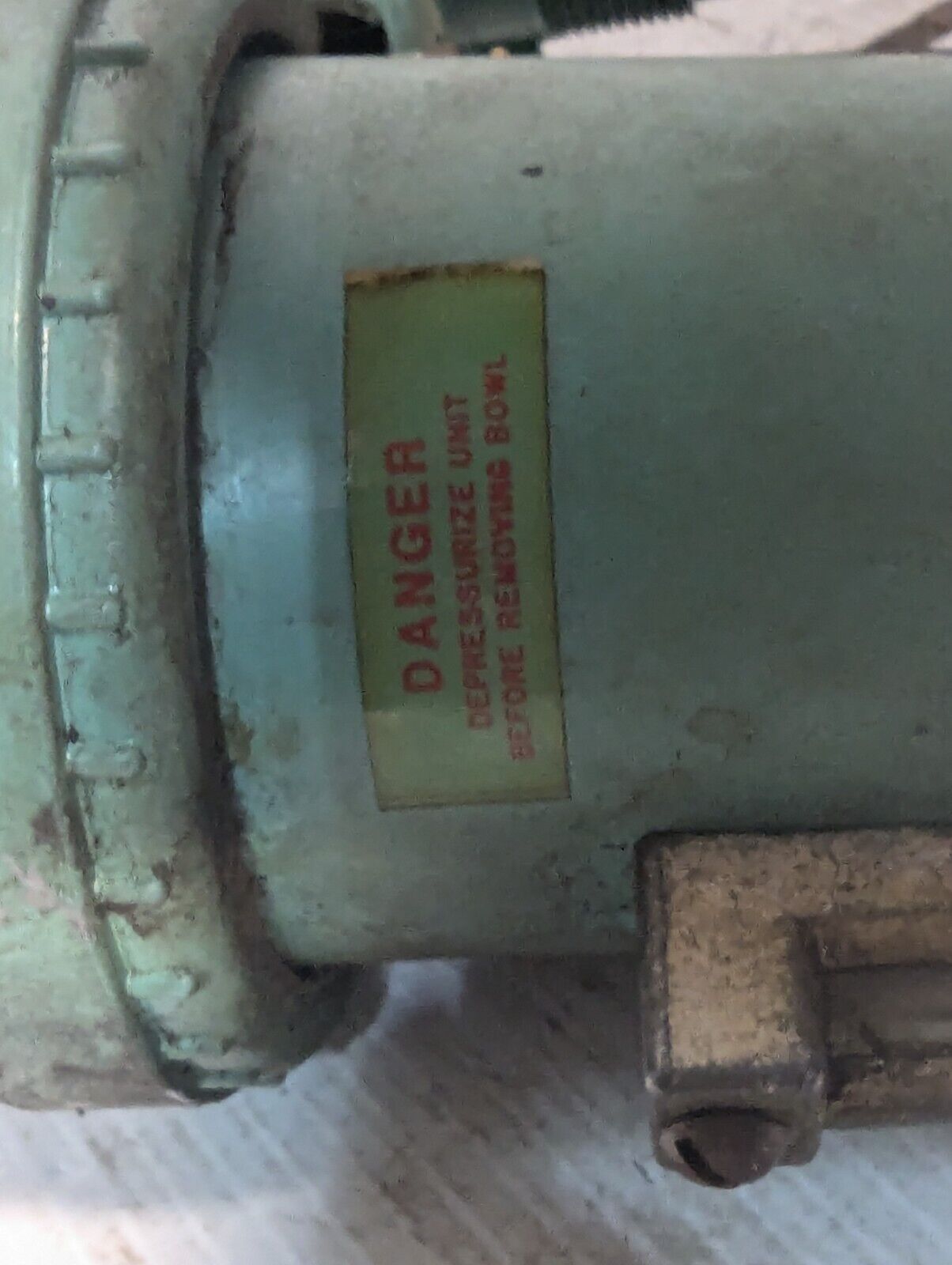 Wilkerson R20-02-000 Regulator w/unidentified Attachment+Returns