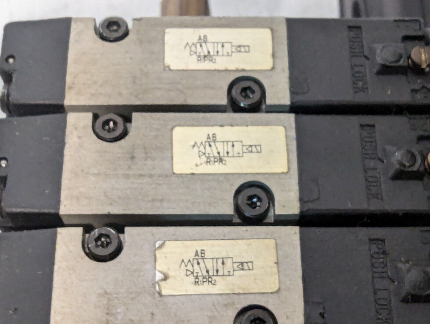 Taiyo Manifold Block w/ 3 SRS1-8S DC24V Solenoid Valves - Free Shipping