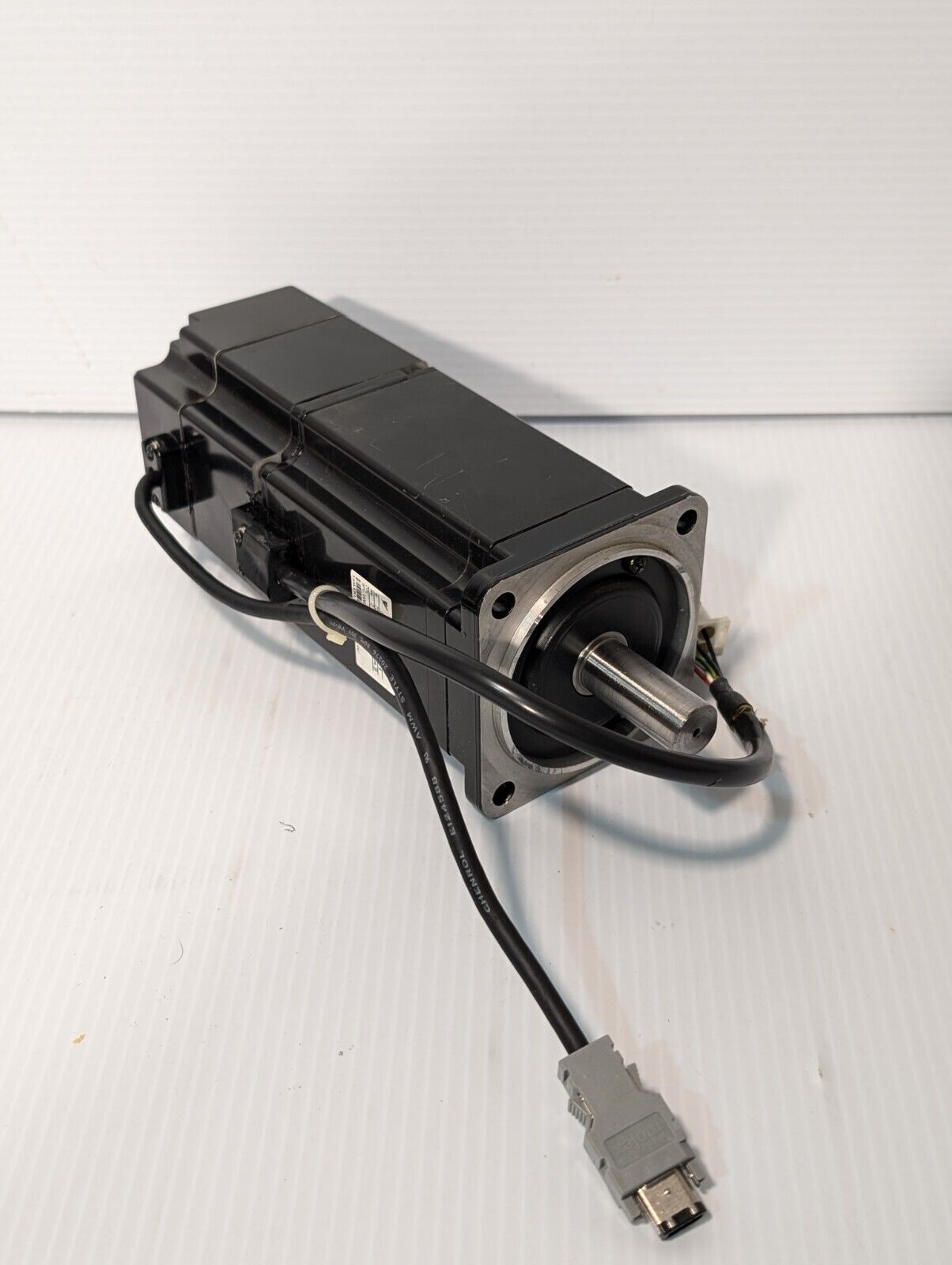 Yaskawa Electric SGMAH-08AAF2C AC Servo Motor, 750W, 200V, 4.4A, 2.39Nm, 3000rpm