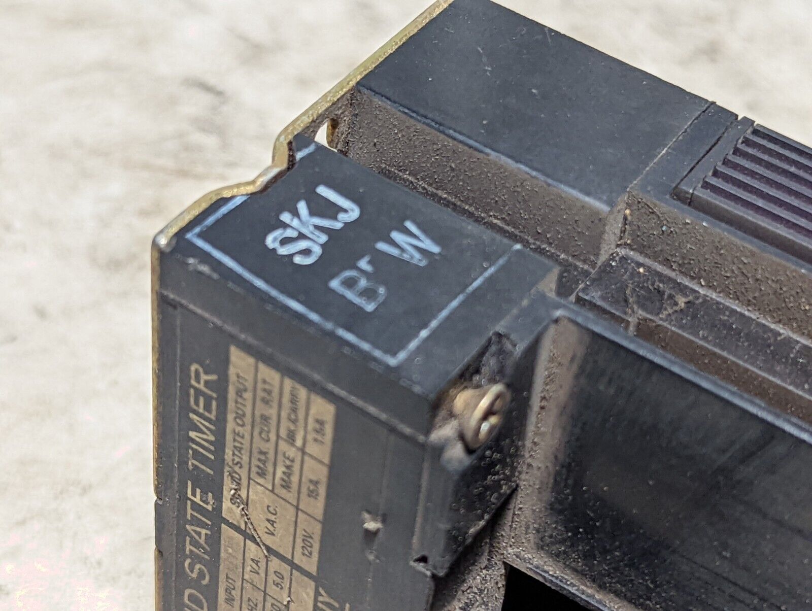 Square D 8932 AT-1 solid state timer, input 102-132, solid state output 120VAC