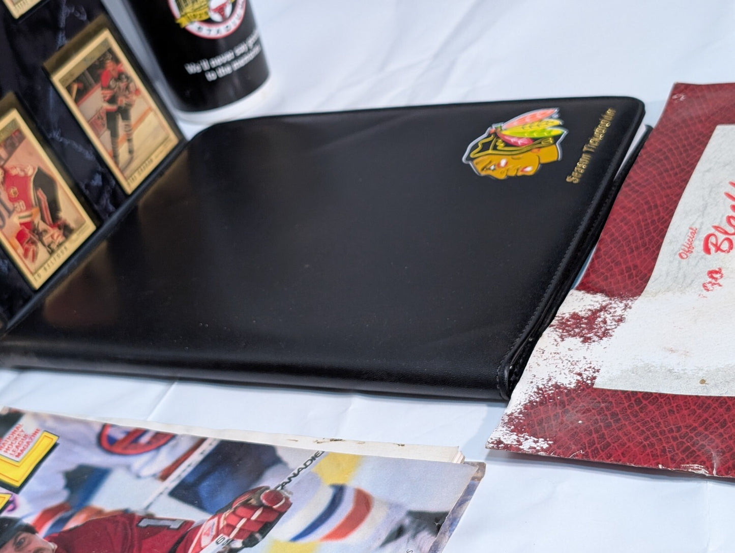 Lot of 10 Pieces - Chicago Blackhawks Collectables \ Memorabilia