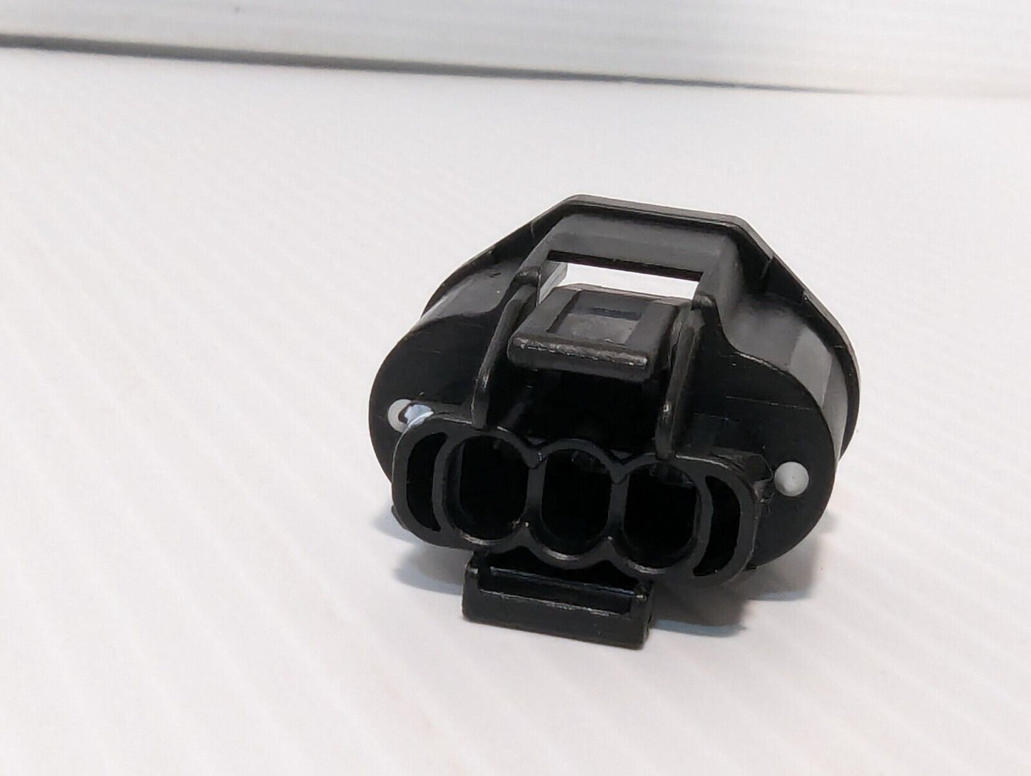 (Pack of 100) Yazaki 72B3-1884-30 DMS 2.8 mm, 3 way Female Connector - Free Ship