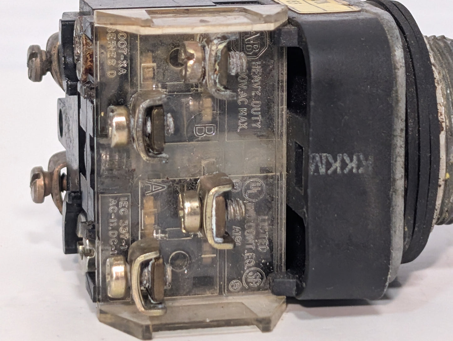 Allen Bradley 800T-PA16 Illuminated Push Button, 120V, Heavy Duty, Lamp Type 755