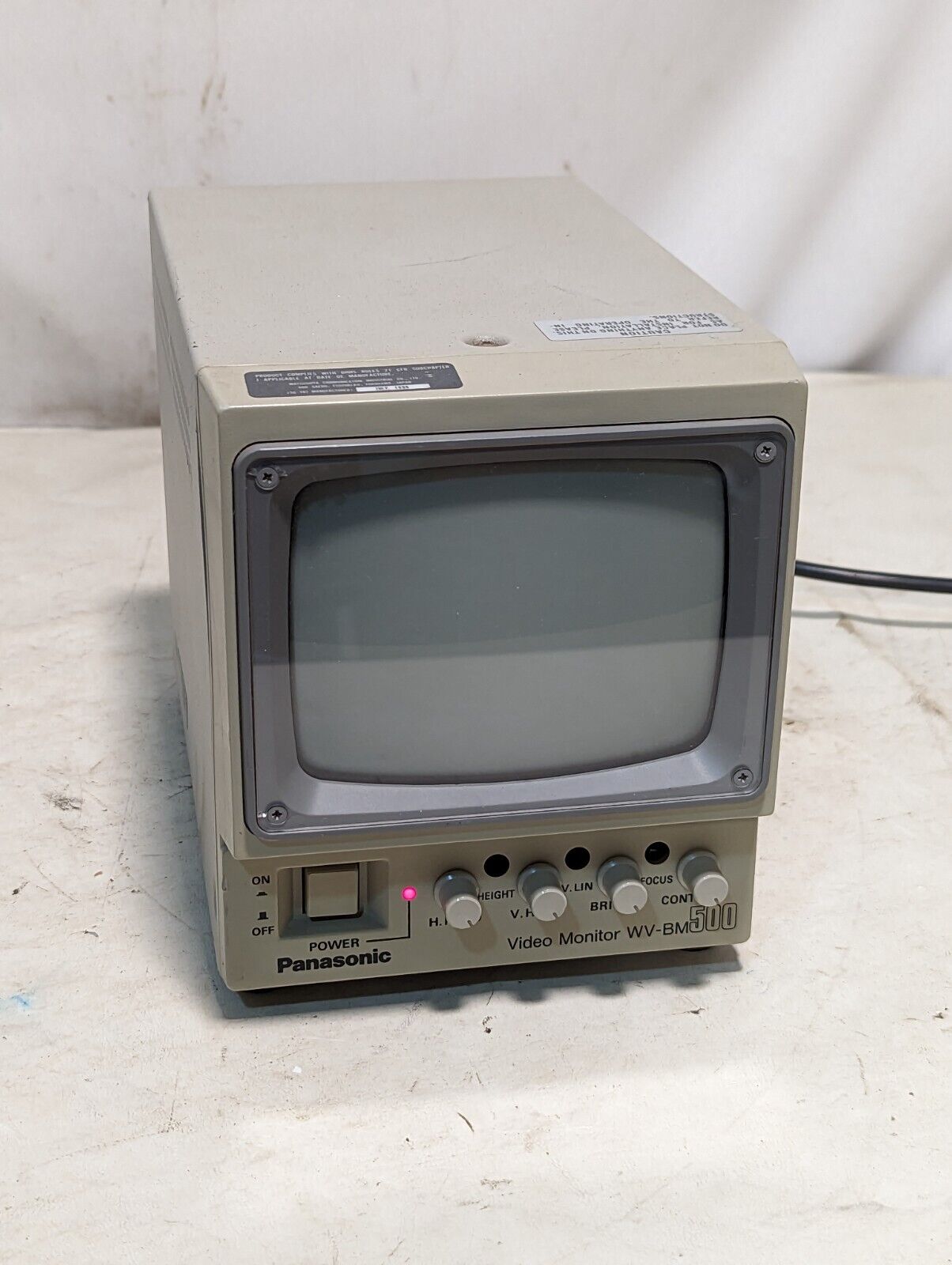 Pansonic WV-BM500 video monitor, powers on but does not display
