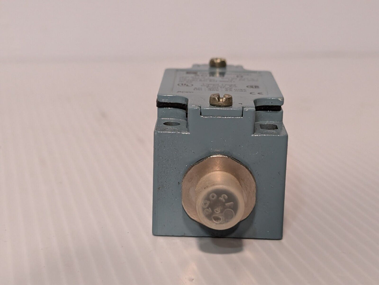 Telemecanique ZCKJ1D Limit Switch Body 038875 2-Pole 1NC+1NO Metal Fixed-Type