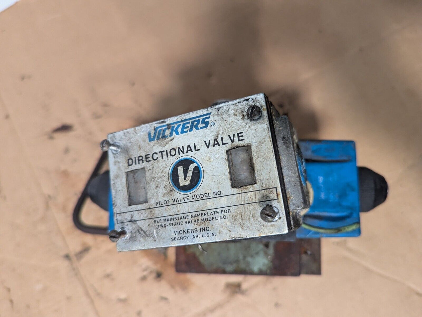 Vickers DG5S-8-2C-2-T-M-FW-B5-30 Directional Valve - Free Shipping
